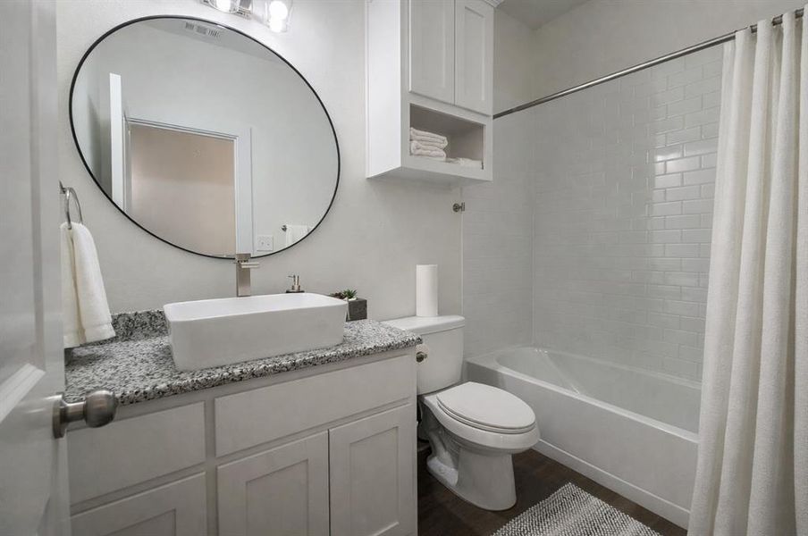 Furnished interior view inside a new home in , Denison (Image 11).