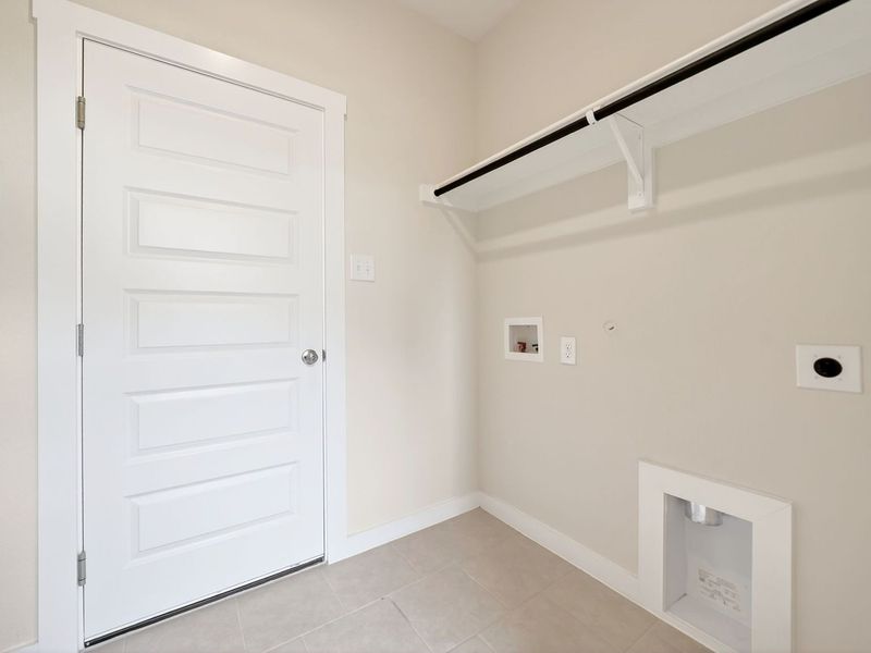 Spacious, unfurnished interior of a new home in Heartland, Crandall (Image 21).
