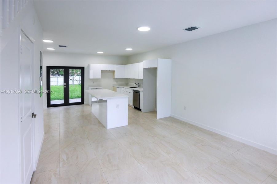 Spacious, unfurnished interior of a new home in , Miami (Image 9).