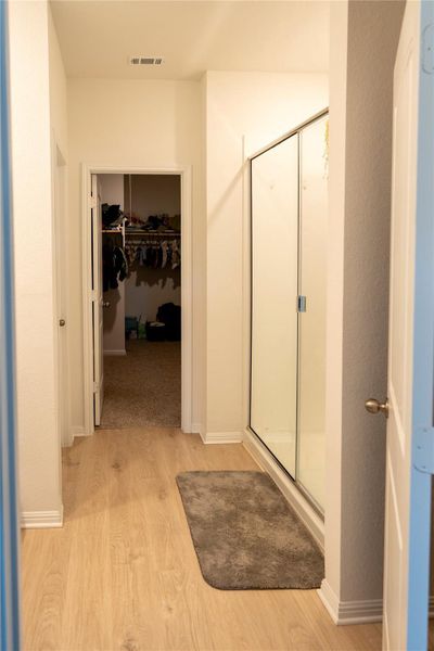 Spacious, unfurnished interior of a new home in Bar W Ranch, Leander (Image 19).