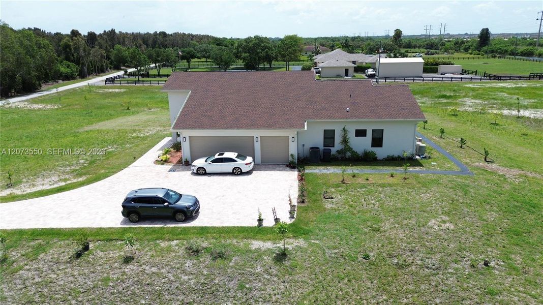 Exterior details and patio area of a home in , Loxahatchee (Image 39).