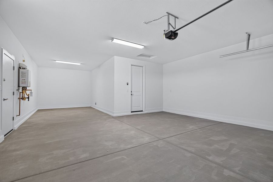 Spacious, unfurnished interior of a new home in The Grove at El Cidro, Goodyear (Image 38).