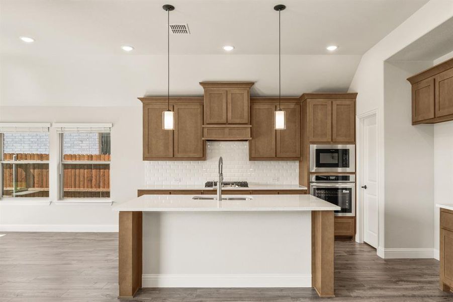 Furnished interior view inside a new home in Hulen Trails Classic 50, Fort Worth (Image 17). Furnished interior view inside a new home in Hulen Trails Classic 50, Fort Worth (Image 17).