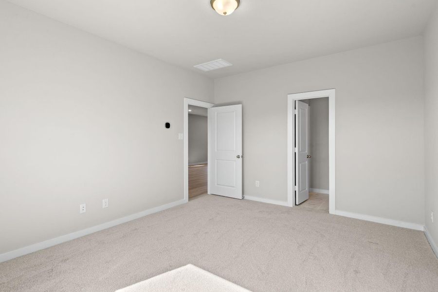 Spacious, unfurnished interior of a new home in Westridge Cove, Conroe (Image 17).
