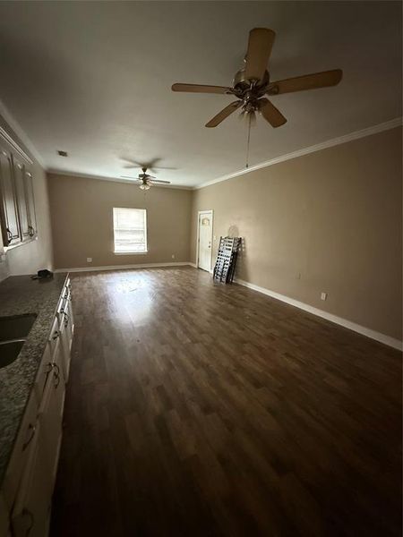 Spacious, unfurnished interior of a new home in , Sweetwater (Image 9).