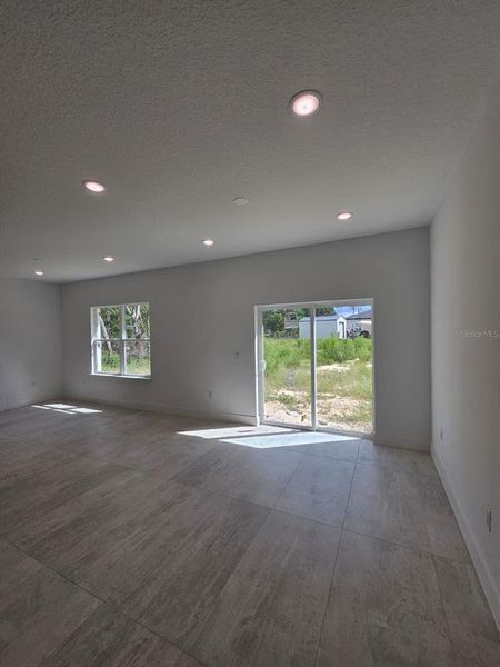 Spacious, unfurnished interior of a new home in , Ocala (Image 15).