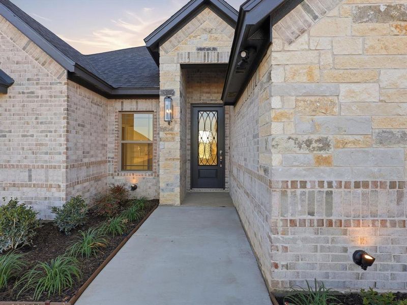 Exterior details and patio area of a home in , Tolar (Image 3).