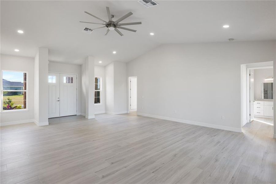 Spacious, unfurnished interior of a new home in , Lake Alfred (Image 19).