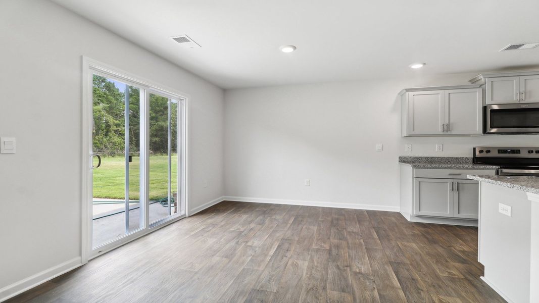 Spacious, unfurnished interior of a new home in Hunter's Branch, Hopkins (Image 16).