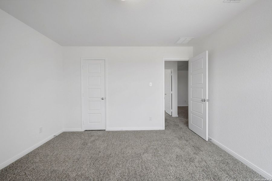 Spacious, unfurnished interior of a new home in Greenspoint Heights, Seguin (Image 33).