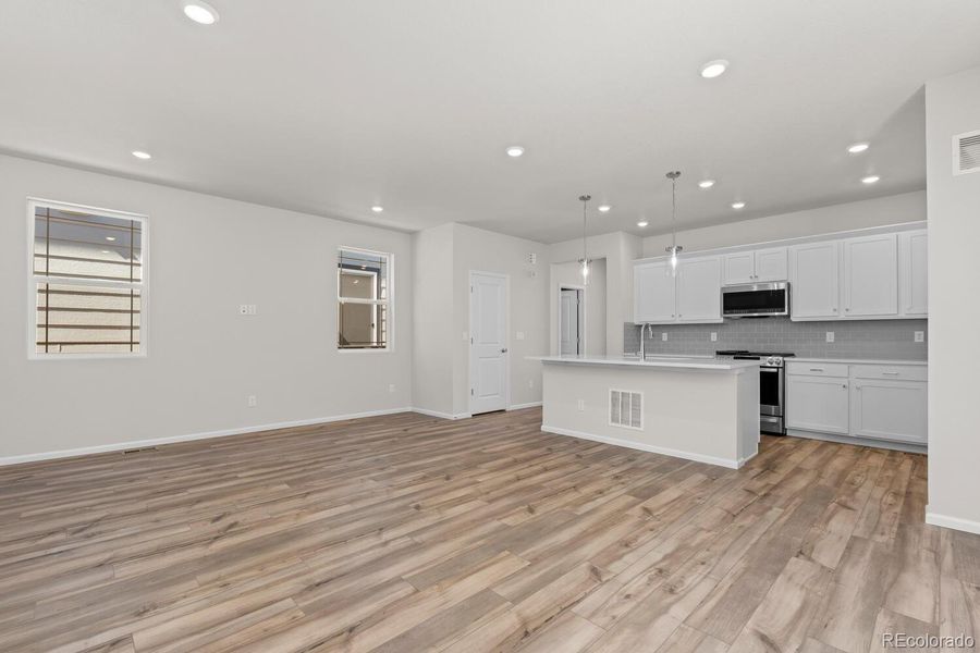 Spacious, unfurnished interior of a new home in The Villas Collection at Sterling Ranch, Littleton (Image 15).