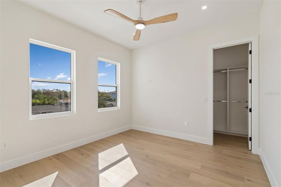 Spacious, unfurnished interior of a new home in , Tampa (Image 23).