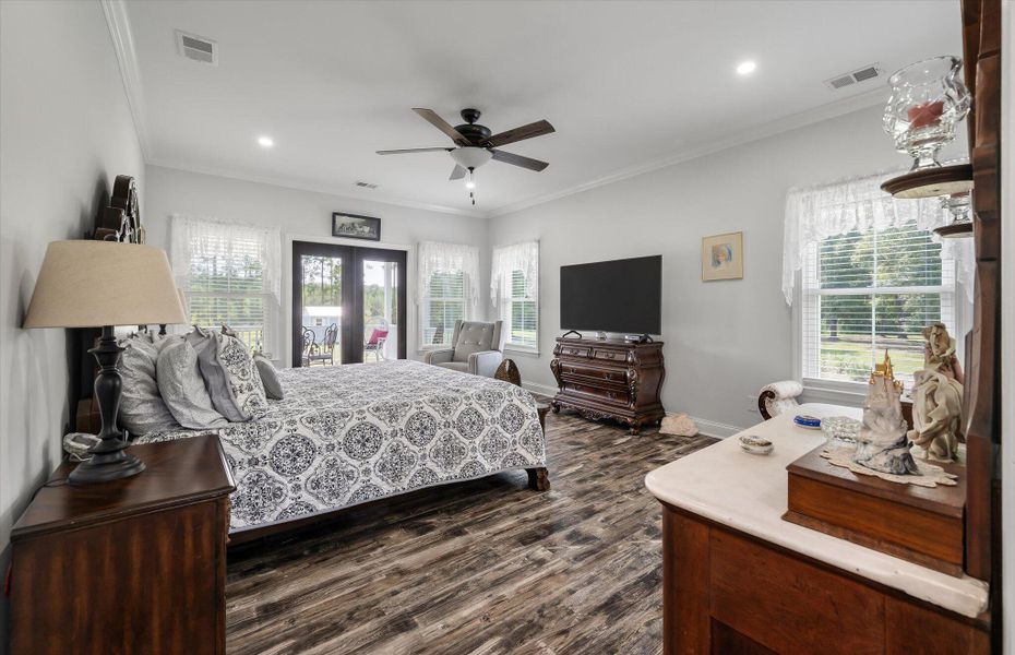 Furnished interior view inside a new home in , Ravenel (Image 38). Furnished interior view inside a new home in , Ravenel (Image 38).