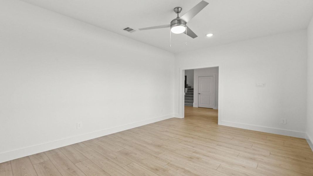 Spacious, unfurnished interior of a new home in Riverside Estates, Mont Belvieu (Image 14).