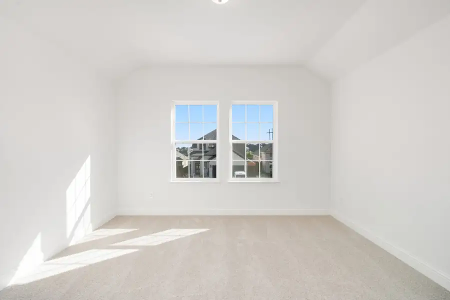 Spacious, unfurnished interior of a new home in Reunion, Rhome (Image 33).