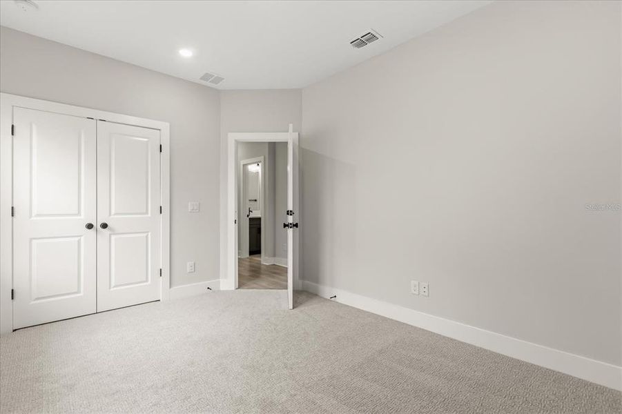 Spacious, unfurnished interior of a new home in , Orlando (Image 18).