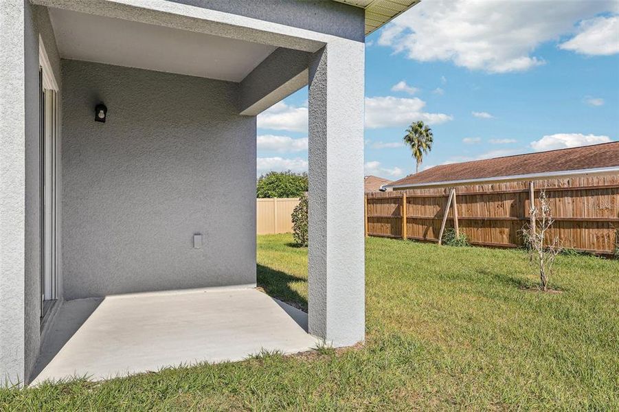 Exterior details and patio area of a home in Stone Ridge, Sebring (Image 4).