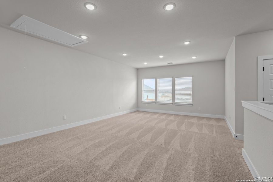 Spacious, unfurnished interior of a new home in Homestead, Schertz (Image 30).