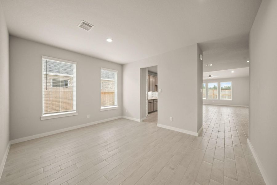 Spacious, unfurnished interior of a new home in Barton Creek Ranch, Conroe (Image 23). Spacious, unfurnished interior of a new home in Barton Creek Ranch, Conroe (Image 23).