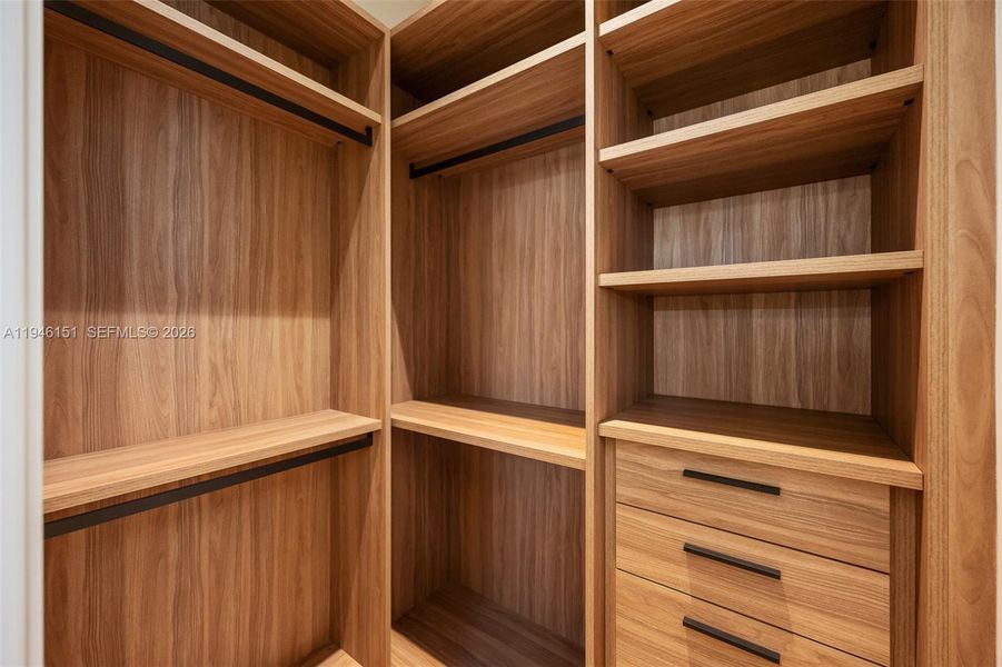 Close-up of interior finishes inside a home in , Pinecrest (Image 21).