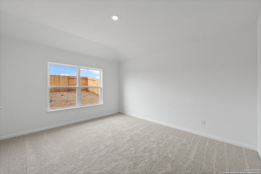Spacious, unfurnished interior of a new home in Rosewood Estates, Lytle (Image 14).