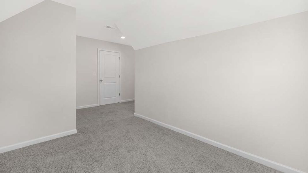 Spacious, unfurnished interior of a new home in Sylvan Creek, Denver (Image 32).