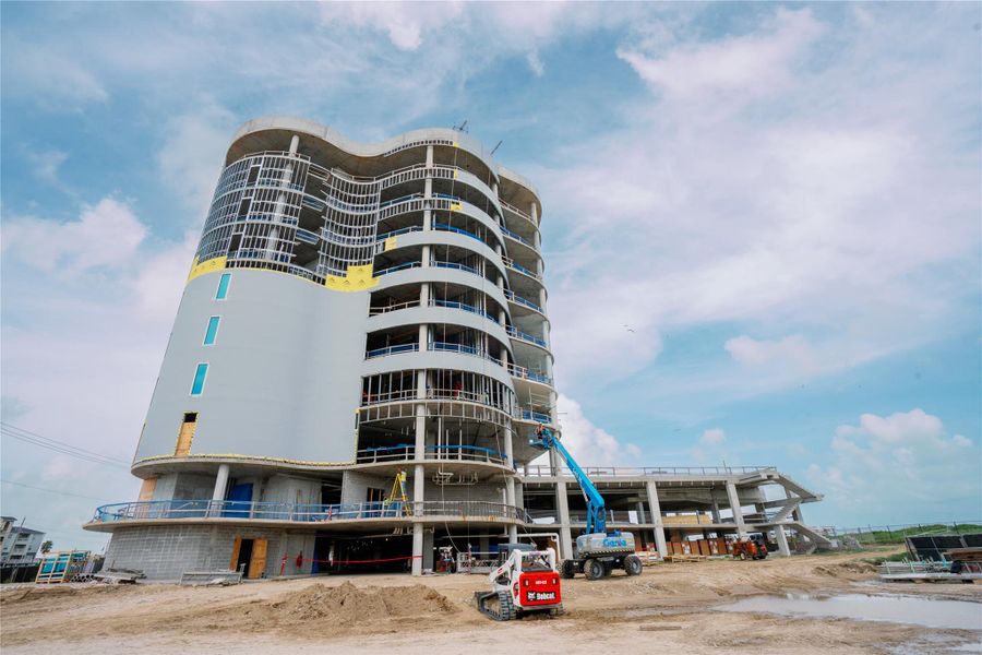 Condo located in Galveston, TX showcasing its design and architecture (Image 4).