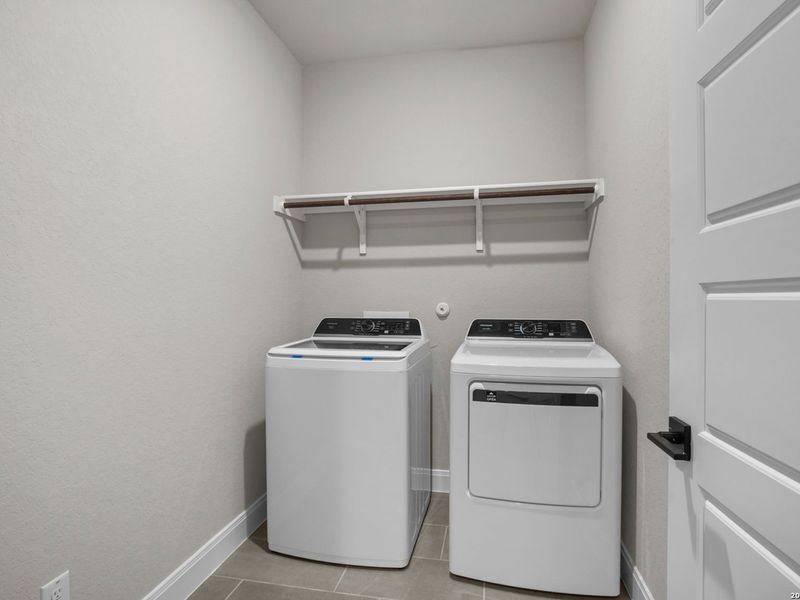 Close-up of interior finishes inside a home in Ladera, San Antonio (Image 18).