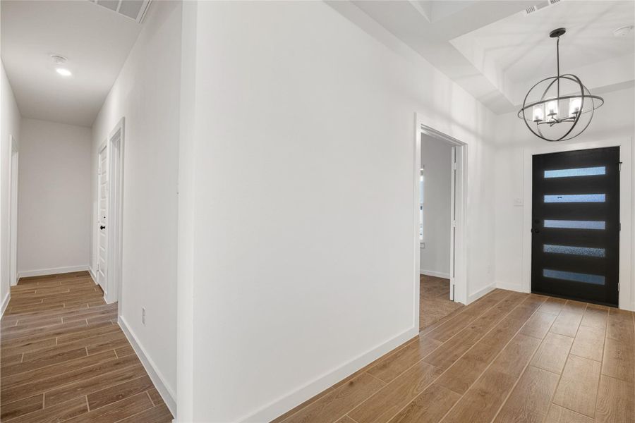 Spacious, unfurnished interior of a new home in Ashland, Angleton (Image 16).