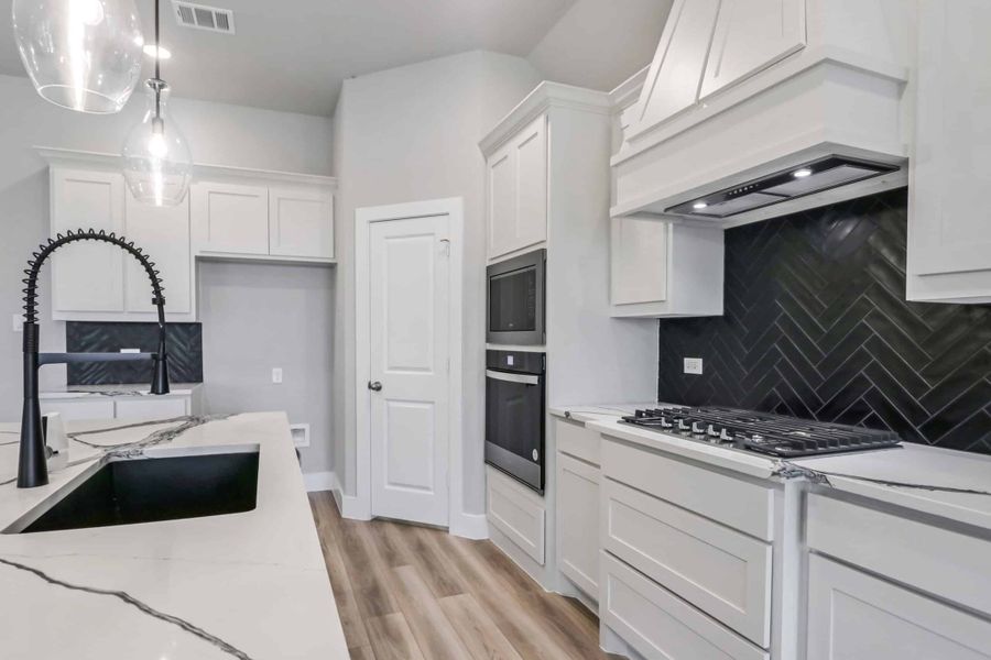 Representative furnished interior of a home built from the The Teton by Lillian Custom Homes in Polo Ridge, Heath (Image 14).