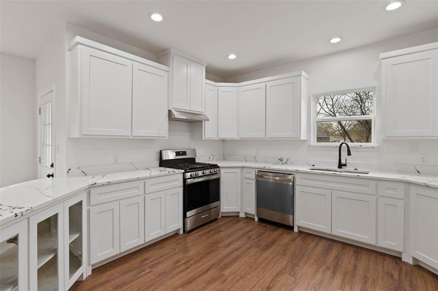 Furnished interior view inside a new home in , Gainesville (Image 7).