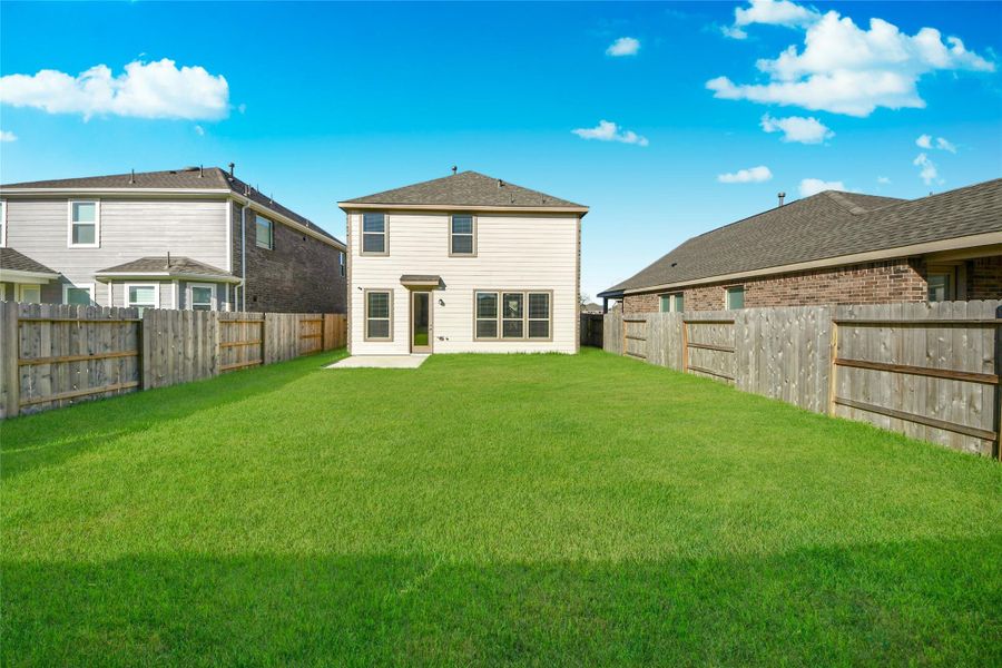 Exterior details and patio area of a home in Sunterra North, Katy (Image 26).
