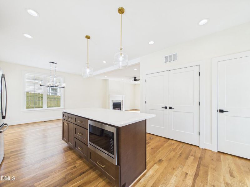 CAM01608G0-PR0128-STILL033