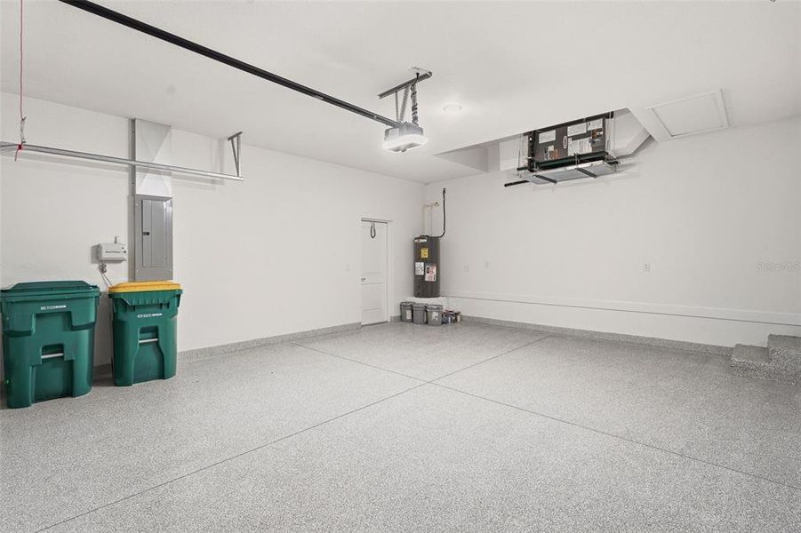 Spacious, unfurnished interior of a new home in , Englewood (Image 33).