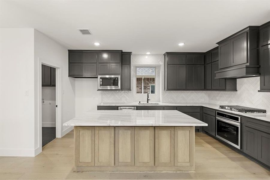 13. 8137 Twin Creek - Kitchen 13. 8137 Twin Creek - Kitchen