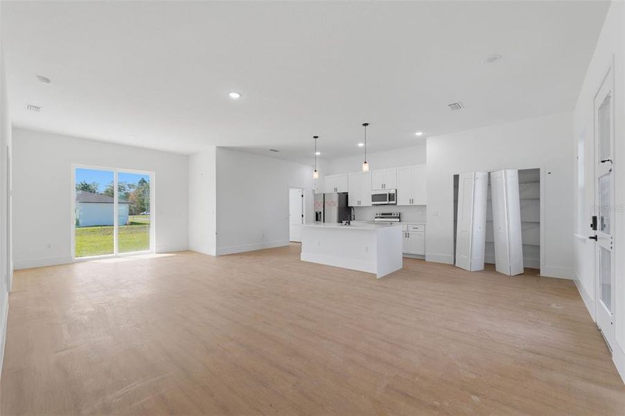 Spacious, unfurnished interior of a new home in , Ocala (Image 17).