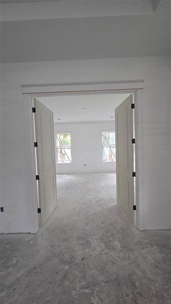 Spacious, unfurnished interior of a new home in , Tampa (Image 8).