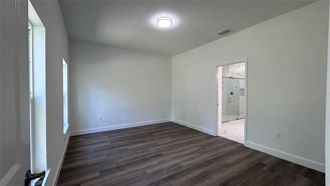 Spacious, unfurnished interior of a new home in , Ocala (Image 24).