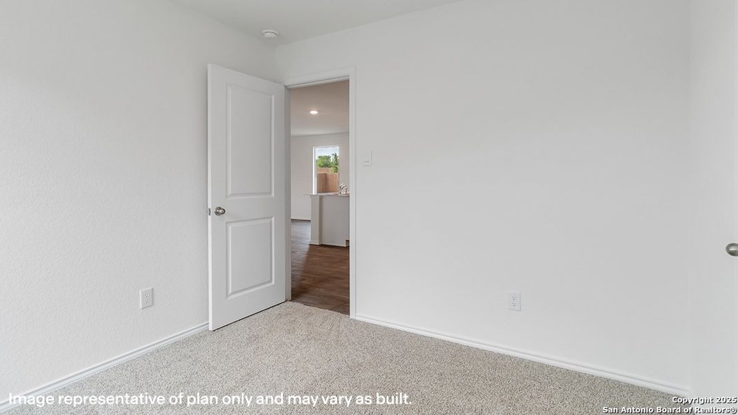 Spacious, unfurnished interior of a new home in Lucero, San Antonio (Image 22).