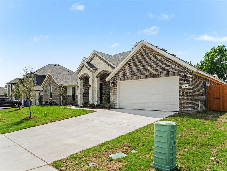 Front exterior of a new home in Cole Crossing Estates, DeSoto, TX, highlighting curb appeal (Image 20). Front exterior of a new home in Cole Crossing Estates, DeSoto, TX, highlighting curb appeal (Image 20).