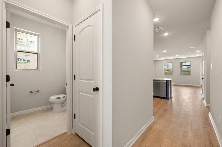 Spacious, unfurnished interior of a new home in Patterson Ranch, Georgetown (Image 32).