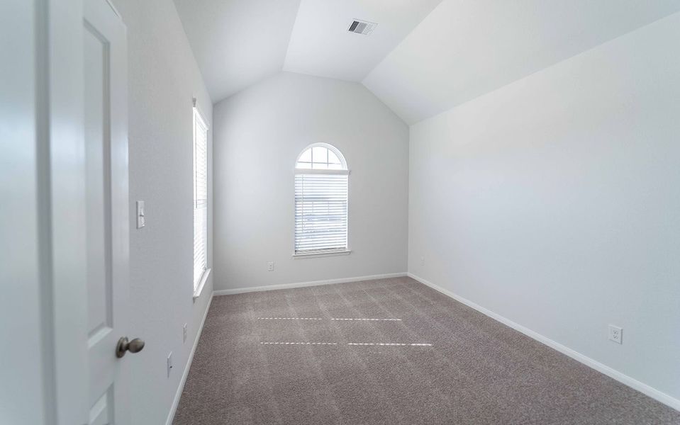 Spacious, unfurnished interior of a new home in River Ranch Meadows, Dayton (Image 12).