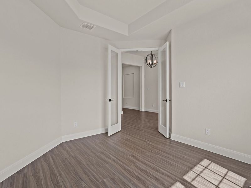Spacious, unfurnished interior of a new home in Potranco Oaks, Castroville (Image 40).