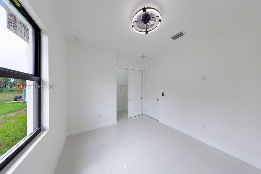 Spacious, unfurnished interior of a new home in , Lehigh Acres (Image 73).