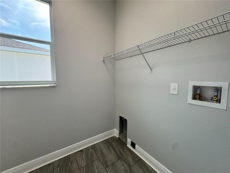 Spacious, unfurnished interior of a new home in , Dade City (Image 53).