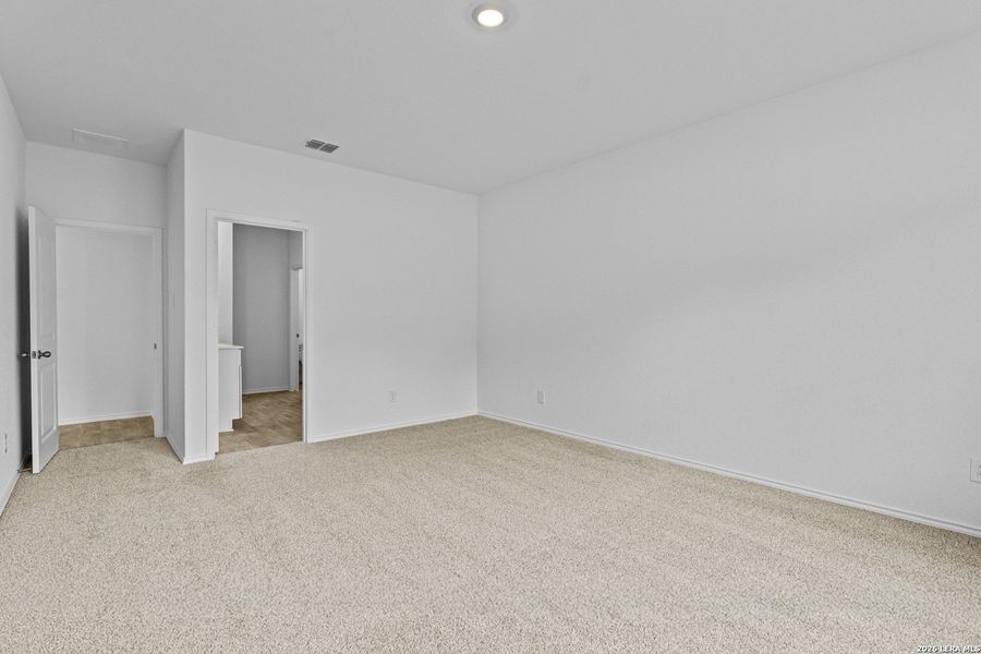 Spacious, unfurnished interior of a new home in Arroyo Ranch, Seguin (Image 34). Spacious, unfurnished interior of a new home in Arroyo Ranch, Seguin (Image 34).