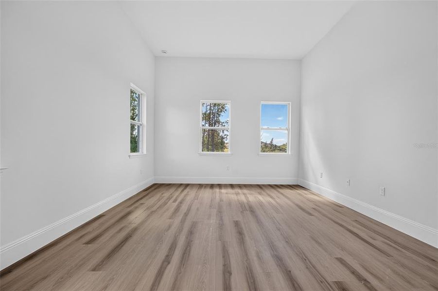Spacious, unfurnished interior of a new home in , Port Charlotte (Image 54).