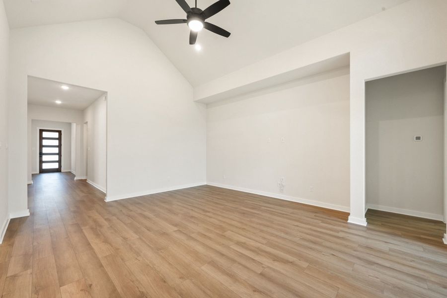Spacious, unfurnished interior of a new home in Wolf Ranch, Georgetown (Image 21).