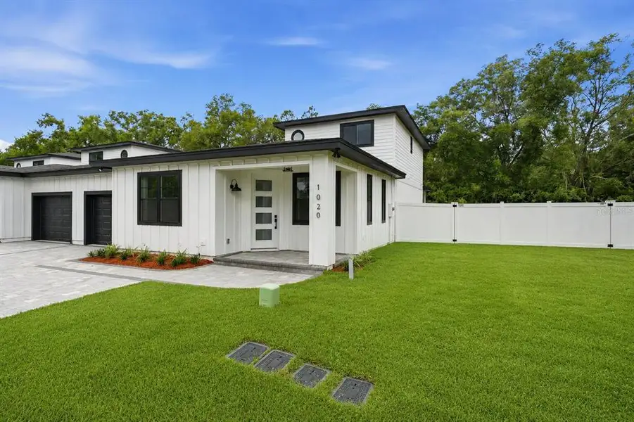 Exterior details and patio area of a home in , Eustis (Image 29).