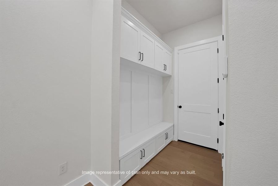 Spacious, unfurnished interior of a new home in , Venus (Image 9). Spacious, unfurnished interior of a new home in , Venus (Image 9).